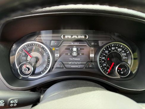Used 2019 RAM 1500 Laramie AWD/4WD image 12
