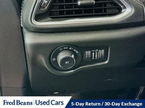 Used 2023 Chrysler Pacifica Limited w/ S Appearance Package image 12