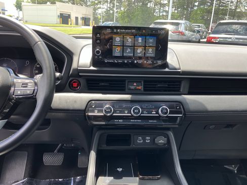 Used 2025 Honda Pilot Touring image 25
