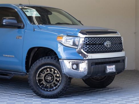 Used 2019 Toyota Tundra SR5 w/ SR5 Convenience Package image 3
