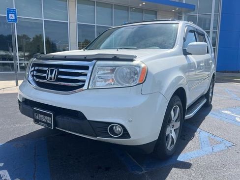 Used 2014 Honda Pilot Touring image 2