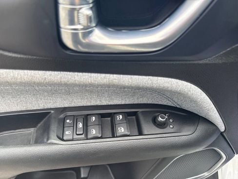 Used 2022 Jeep Compass Latitude FWD image 17