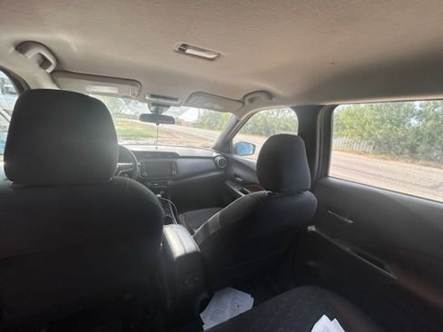 Used 2023 Nissan Kicks SR image 7