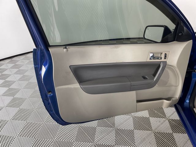 Used 2008 Ford Focus Coupe FWD image 16