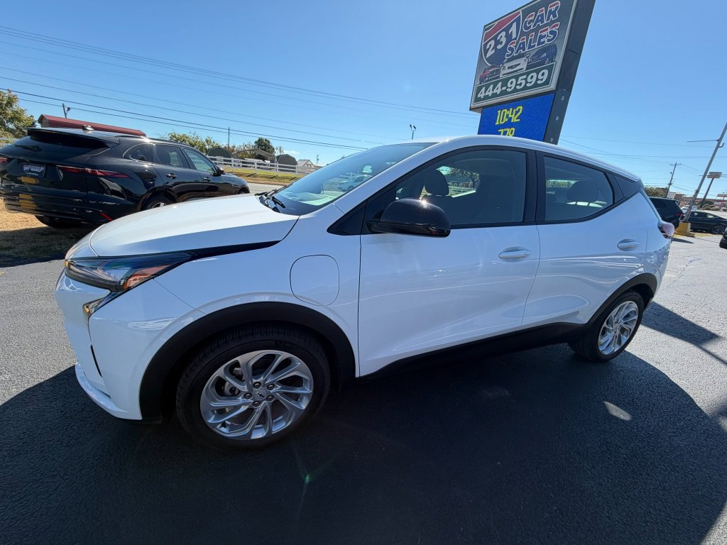 Used 2027 Chevrolet Bolt LT FWD image 7