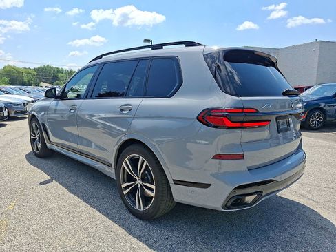 Used 2024 BMW X7 xDrive40i w/ M Sport Package AWD/4WD image 4