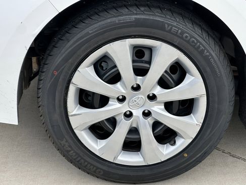 Used 2022 Toyota Corolla LE image 13