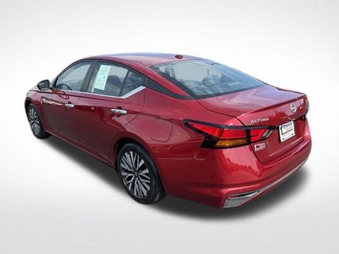 Used 2024 Nissan Altima 2.5 SV FWD image 4