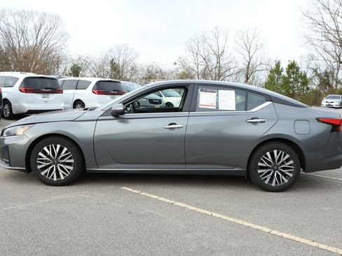 Used 2023 Nissan Altima 2.5 SV image 9