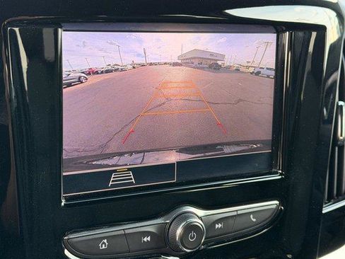 Used 2023 Chevrolet Traverse LT image 27