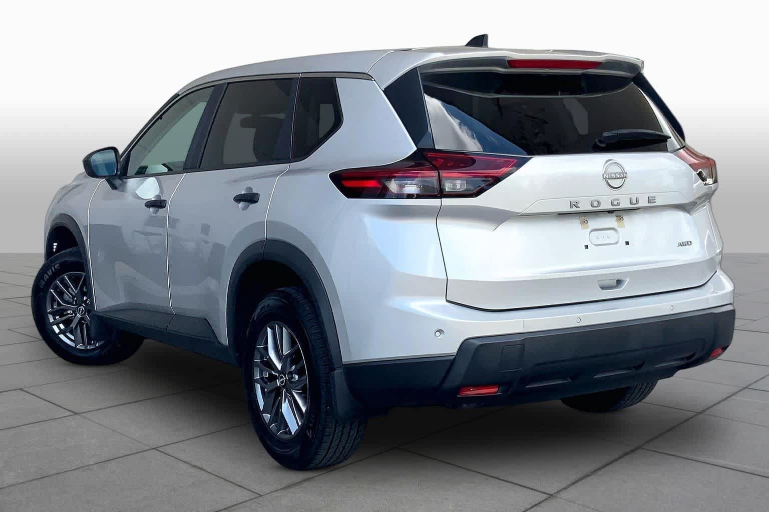 Used 2024 Nissan Rogue S AWD/4WD image 12