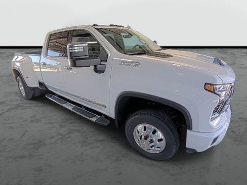 New 2026 Chevrolet Silverado 3500 High Country w/ High Country Premium Package AWD/4WD image 4