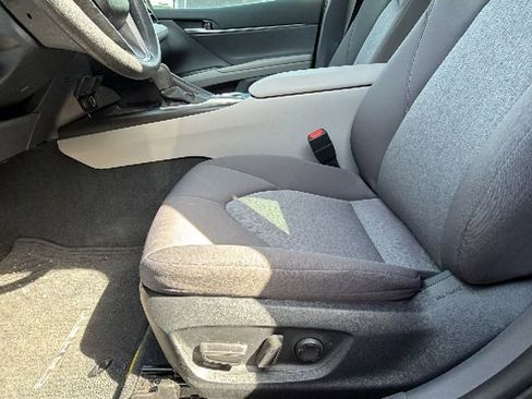 Used 2024 Toyota Camry LE w/ Convenience Package image 9