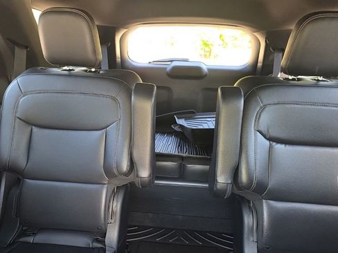 Used 2020 Ford Explorer XLT w/ Equipment Group 202A RWD image 21