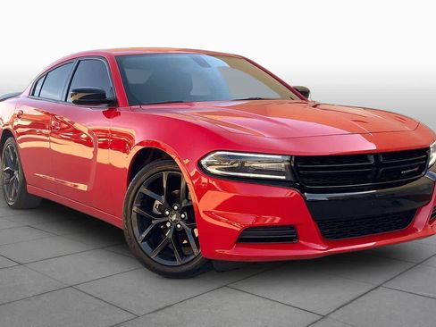 Used 2021 Dodge Charger SXT w/ Blacktop Package RWD image 3