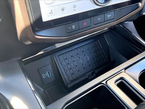 Used 2023 Ford F150 Lightning Lariat image 33