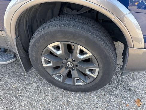 Used 2022 Nissan Titan Platinum Reserve w/ Moonroof Package image 4