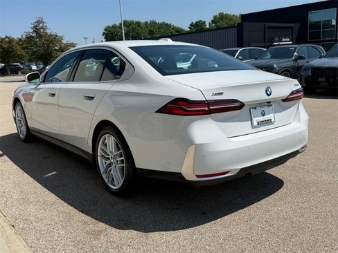 Certified 2025 BMW 530i xDrive w/ Premium Package image 6