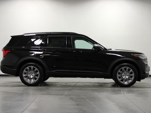 New 2026 Ford Explorer Active w/ Active Comfort Package image 3