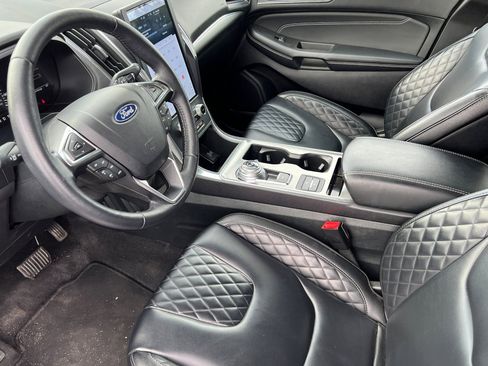 Used 2024 Ford Edge Titanium image 10