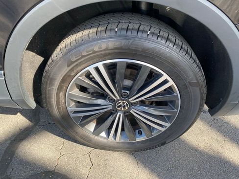 Used 2024 Volkswagen Tiguan Wolfsburg Edition image 31