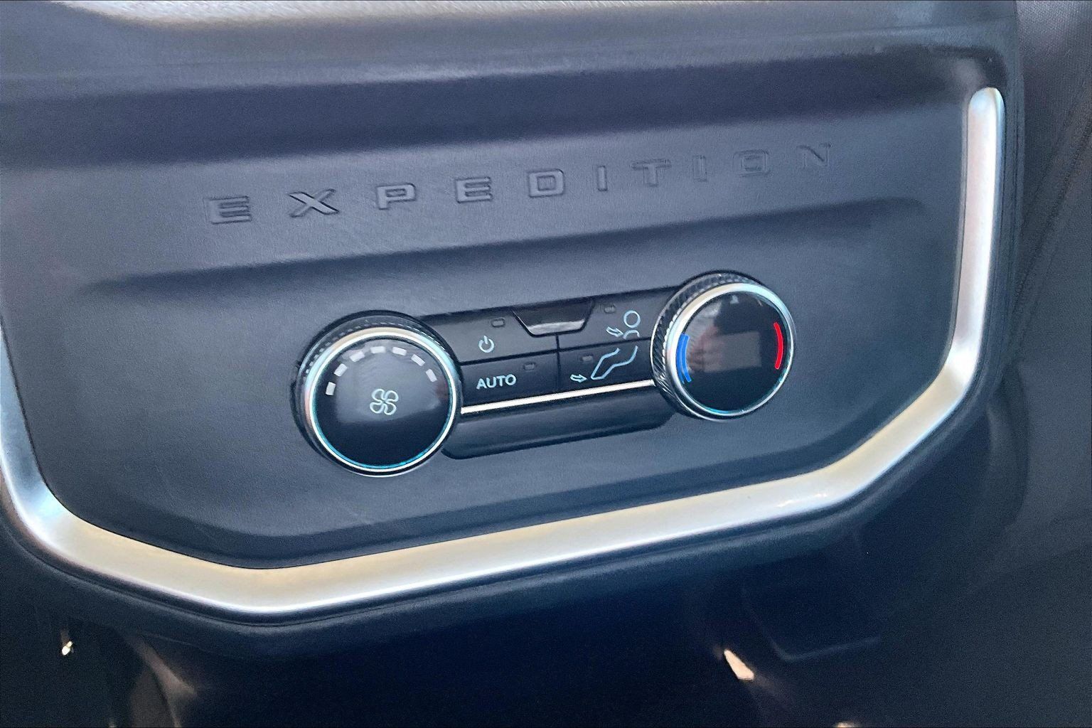 Used 2025 Ford Expedition Max Active RWD image 35