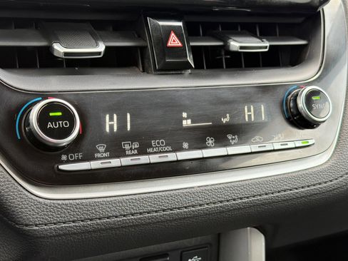 Used 2022 Toyota Corolla Cross XLE image 20