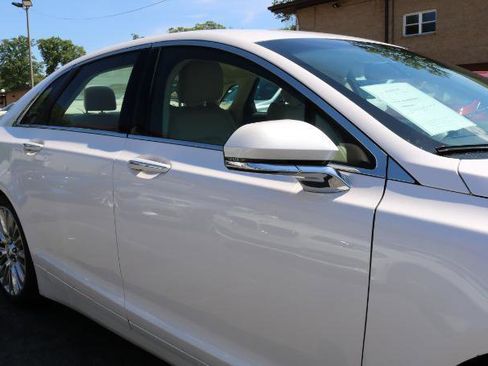 Used 2013 Lincoln MKZ FWD image 3