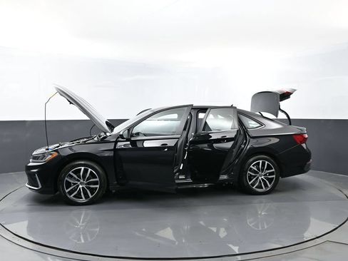 Used 2025 Volkswagen Jetta SE FWD image 32