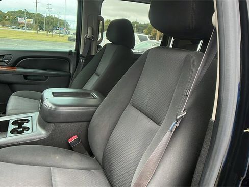 Used 2014 Chevrolet Suburban LS image 14