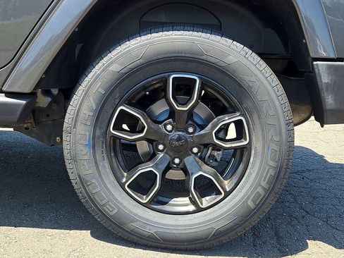 Used 2017 Jeep Wrangler Unlimited Sahara AWD/4WD image 10