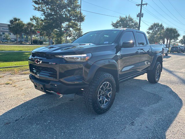 Used 2026 Chevrolet Colorado ZR2 w/ Technology Package AWD/4WD image 7