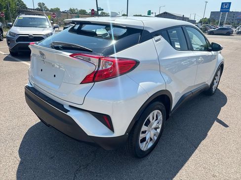 Used 2019 Toyota C-HR LE FWD image 8