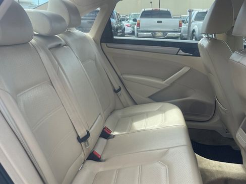 Used 2015 Volkswagen Passat 1.8T Limited Edition image 17