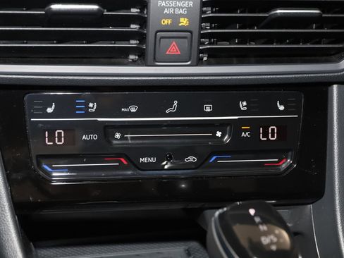 Used 2025 Volkswagen Jetta SEL FWD image 28