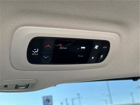 Used 2023 Chrysler Pacifica Limited image 26