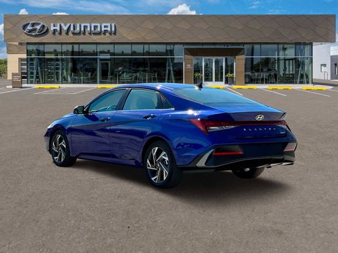 Certified 2025 Hyundai Elantra Limited FWD image 5