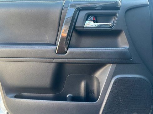 Used 2024 Toyota 4Runner TRD Off-Road Premium image 8