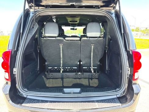 Used 2016 Dodge Grand Caravan SXT FWD image 24