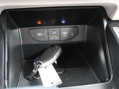 Used 2025 Kia Sorento S w/ Panoramic Sunroof Package FWD image 16