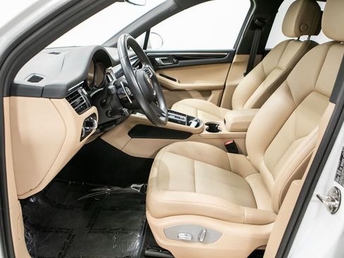 Certified 2024 Porsche Macan AWD/4WD image 22