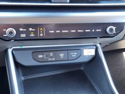 New 2026 Kia Carnival FWD image 13