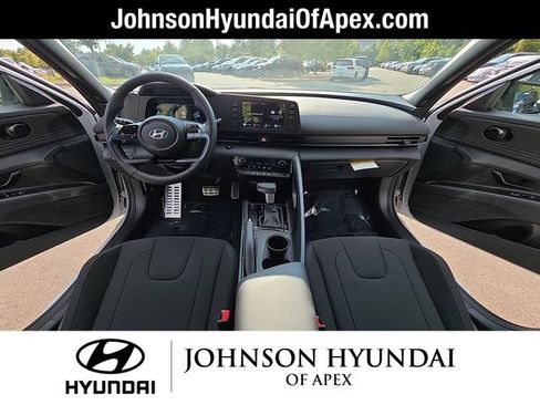Used 2025 Hyundai Elantra Sport FWD image 19