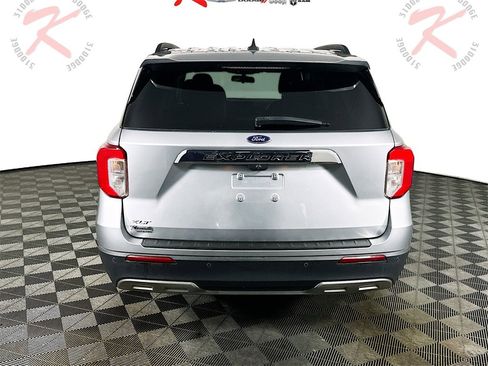 Used 2021 Ford Explorer XLT w/ Equipment Group 202A image 6