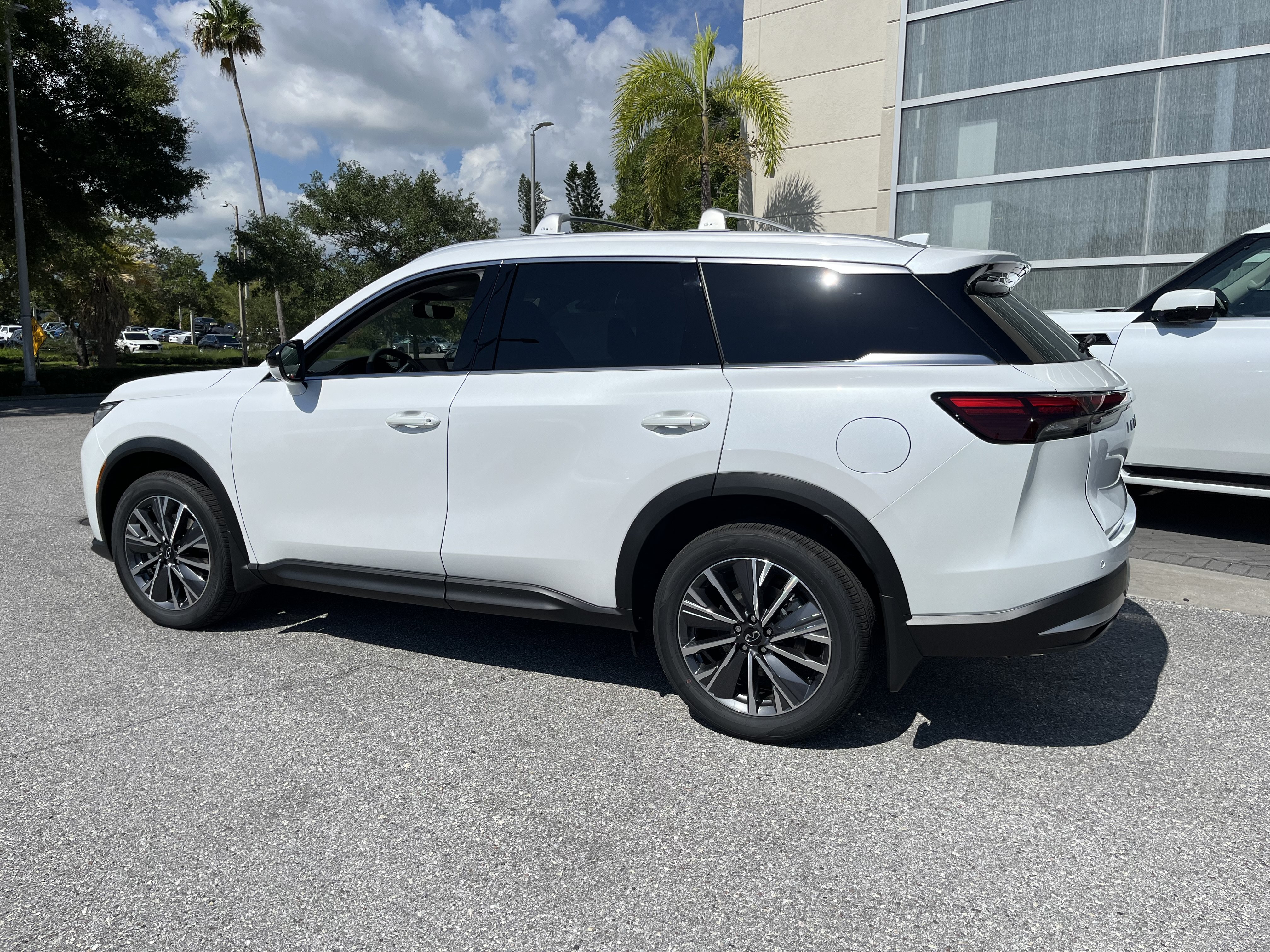 New 2027 INFINITI QX60 Luxe w/ Cargo Package FWD image 3