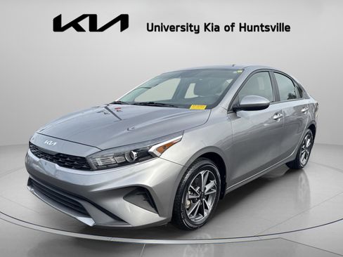 Used 2022 Kia Forte LXS image 3