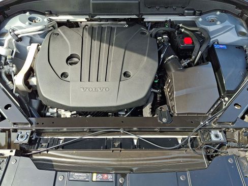 Certified 2023 Volvo XC60 B5 Plus w/ Climate Package image 27