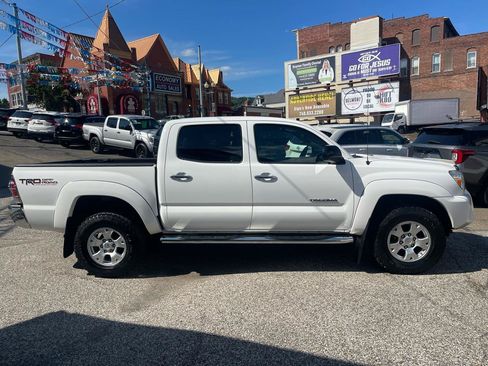 Used 2012 Toyota Tacoma 4x4 Double Cab w/ TRD Off-Road Pkg image 4