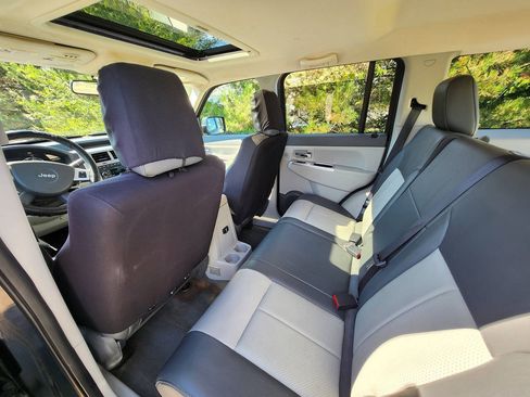 Used 2008 Jeep Liberty Limited w/ Premium Group II AWD/4WD image 25