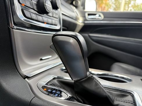 Used 2022 Jeep Grand Cherokee Limited image 28